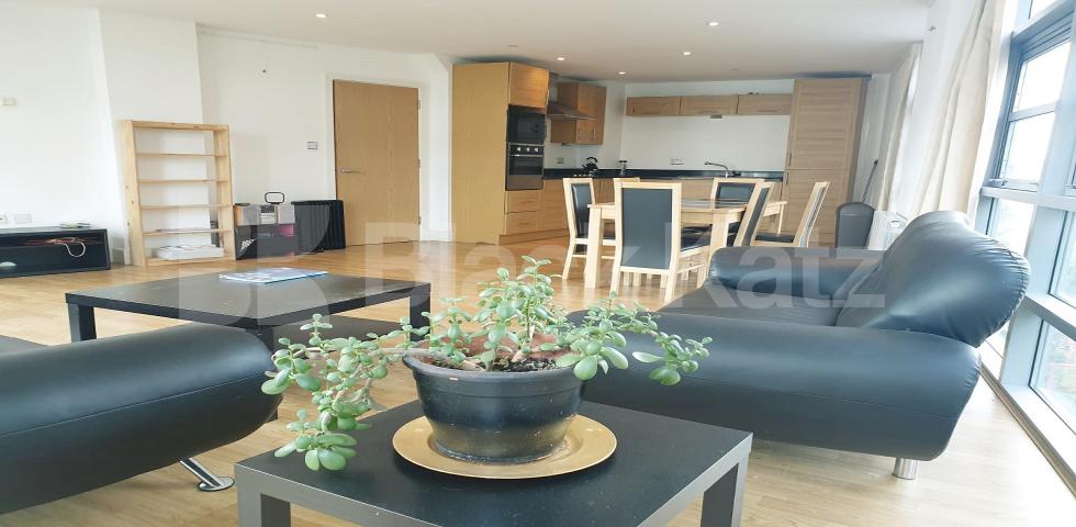 			LET , 2 Bedroom, 2 bath, 1 reception Apartment			 The Heights, Melior Street, London Bridge